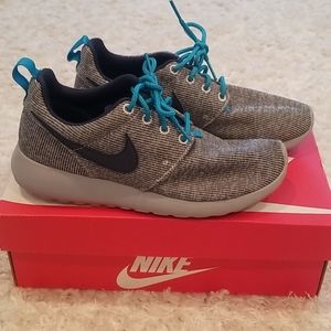 NIKE Rosherun (GS) White/Mid Navy-Blu Lgn-Wlf Gry